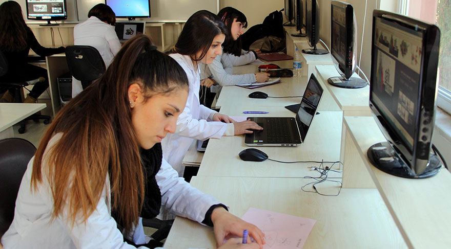 Samsun Sema Cengiz Büberci Kız Mesleki ve Teknik Anadolu Lisesi'nden mezun olan öğrenciler işsizlik sorunu yaşamıyor.