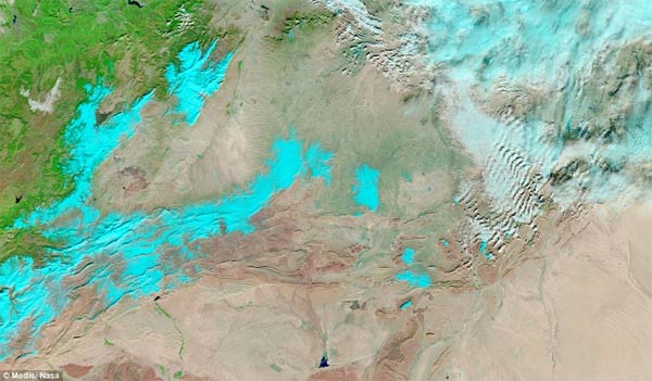  Sahra Çölü'ne yağan kar