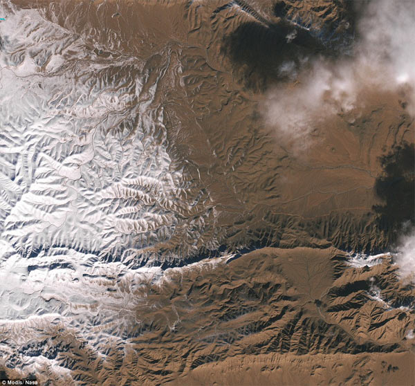  Sahra Çölü'ne yağan kar