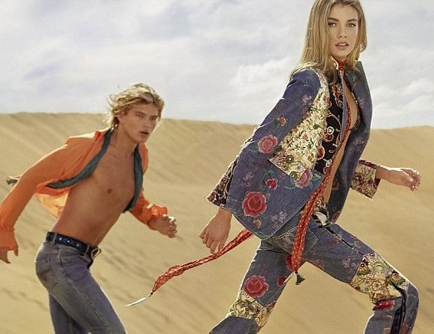 Roberto Cavalli, Avustralya çölünde, Stella Maxwell ve Jordan Barret ile moda çekimleri