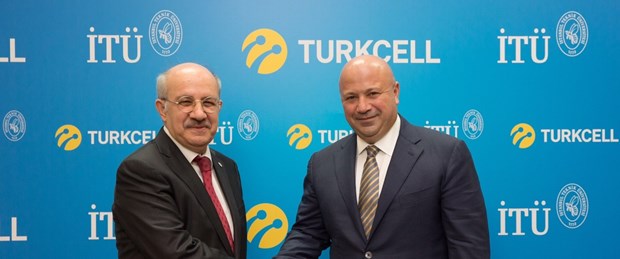 İstanbul Teknik Üniversitesi Rektörü Prof. Dr. Mehmet Karaca ve Turkcell Genel Müdürü Kaan Terzioğlu