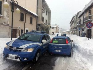 kar yağışı, ekiplerin yardım ulaştırmasını güçleştiriyor