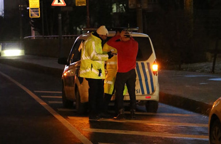 Mustafa Ceceli polis kontrolüne takıldı.