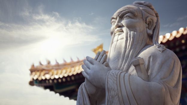 Batılı filozoflar özgürlük ve bağımsızlık üzerinde dururken, doğuda Taoizm ve Konfiçyüs bütünselliğe vurgu yapıyor.