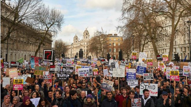 Londra, Trump’ı protesto etti!