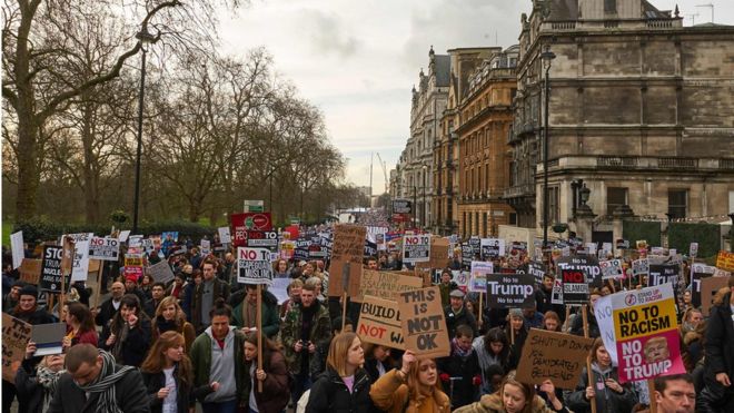 Londra, Trump’ı protesto etti!