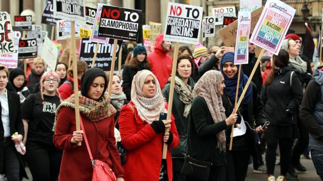 Londra, Trump’ı protesto etti!