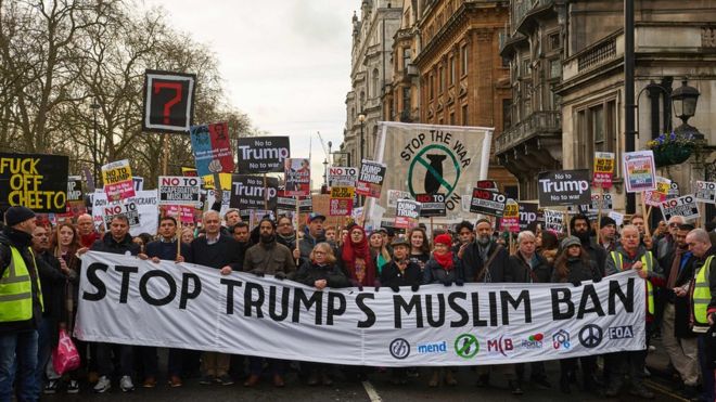 Londra, Trump’ı protesto etti!