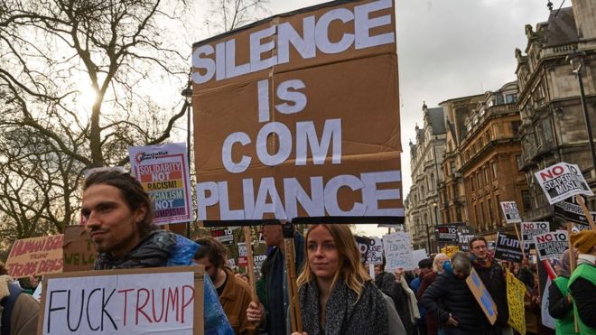 Londra, Trump’ı protesto etti!