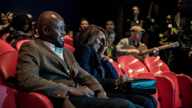 Anthony ile Dembi Williams geçen yıl Londra'da bir özel sinema salonunda evlilik teklifi töreni düzenlemişti.