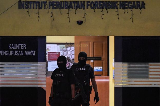Malezya özel harekat güçleri hastane önünde bekliyor