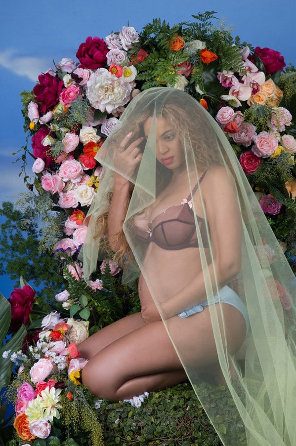 Beyonce, hamilelik fotoğraflarını paylaştı