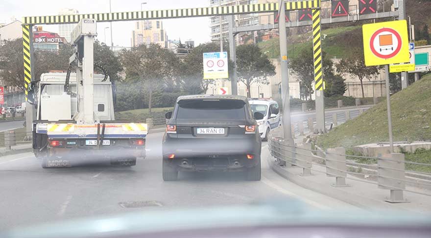 Polislerden yardım istedi