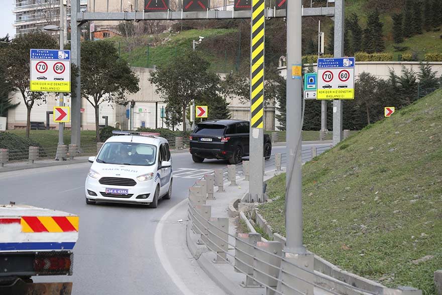 Polislerden yardım istedi