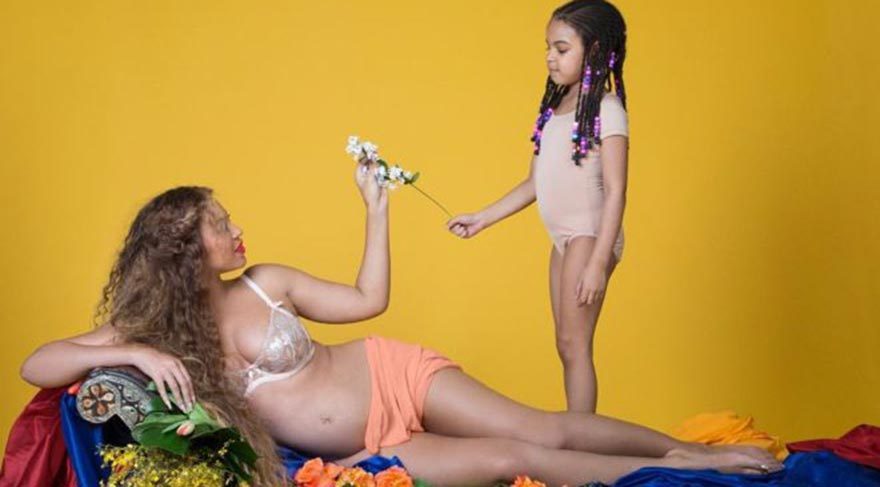 Beyonce, hamilelik fotoğraflarını paylaştı