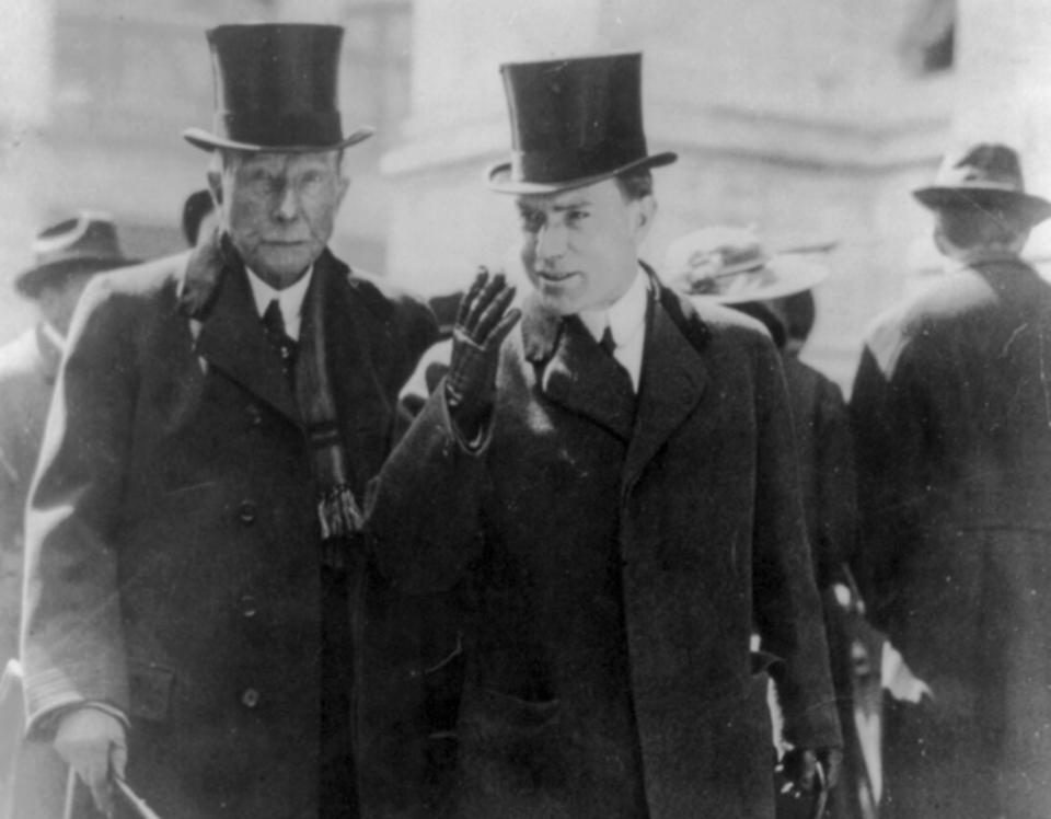 Rockefeller hanedanlığının kurucusu John D. Rockefeller (solda) 