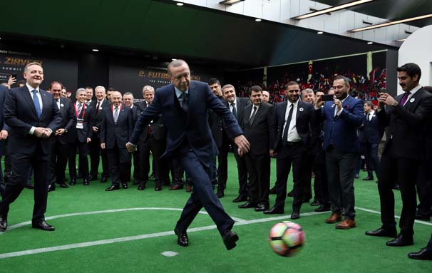 Cumhurbaşkanı Erdoğan, Uluslarararası Futbol Zirvesi'nde