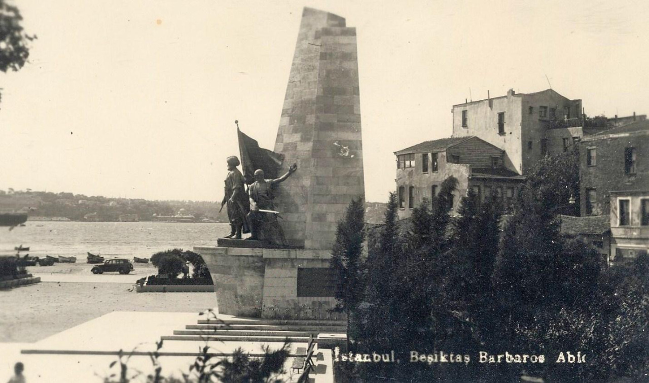 Beşiktaş, Barbaros Heykeli