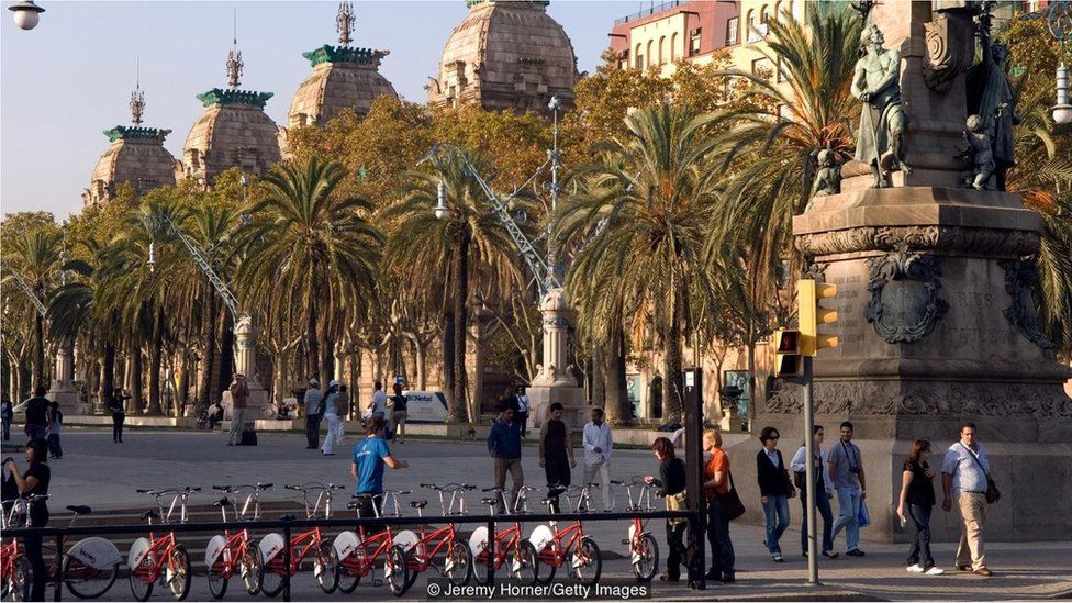 İspanya'da kentlerdeki yoğun yerleşim insanları araba kullanmak yerine yürümeye itiyor.