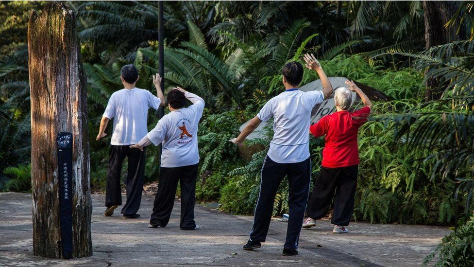 Singapur'da çok sayıda parkta egzersiz yapan insanları görmek mümkün.