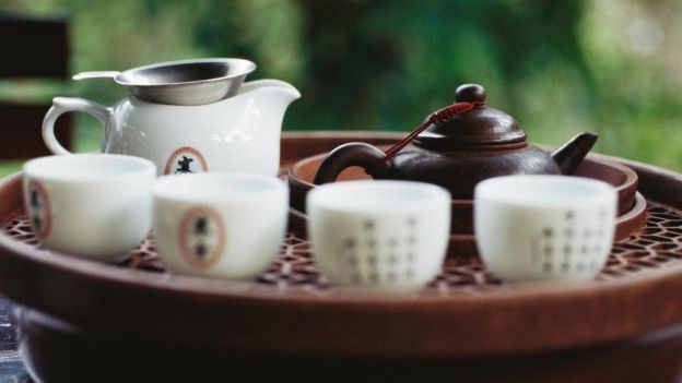 İngilizler çay setlerini Çin'den kopyalıyor, onların çay içme ritüellerini uyguluyordu.