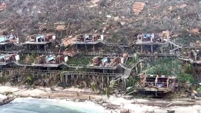 Kasırga Virgin Adaları'nda da büyük yıkıma neden oldu.