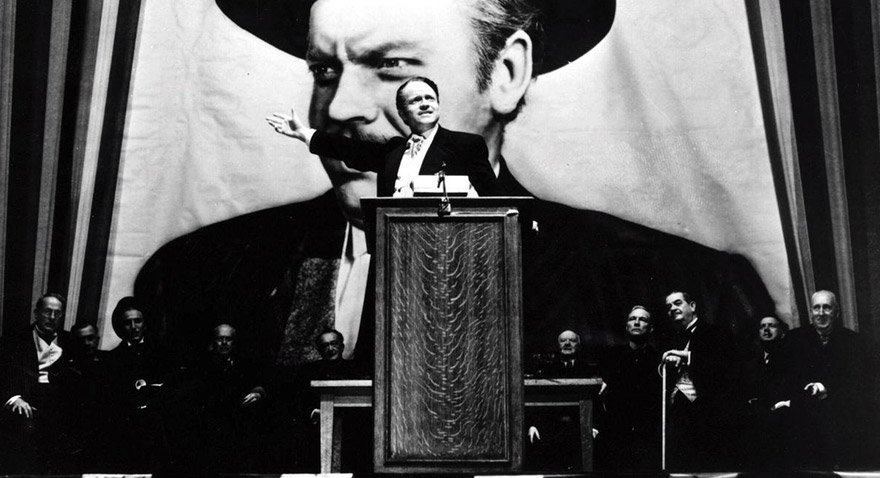 Orson Welles’in hem yönetip hem oynadığı yapım Citizen Kane sinema tarihinin efsaneleri arasında yer alıyor.