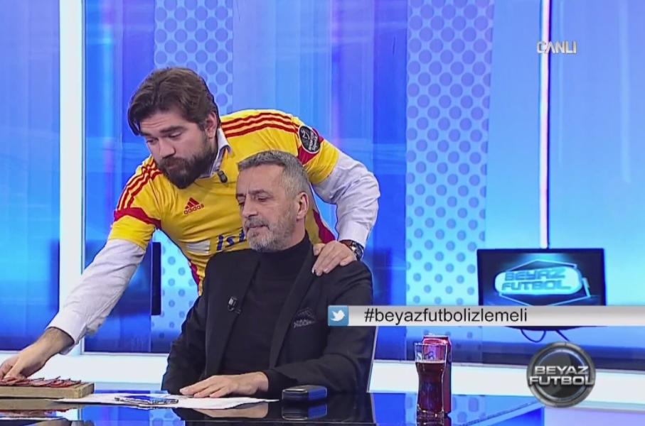 Rasim Ozan Kütahyalı, Abdulkerim Durmaz'a bastırma ve sucuk ikram etti