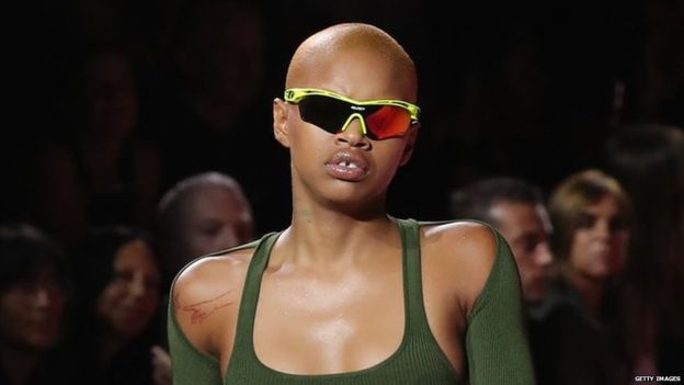 Slick Woods Eylül ayında düzenlenen New York Moda Haftası'nın bir defilesinde