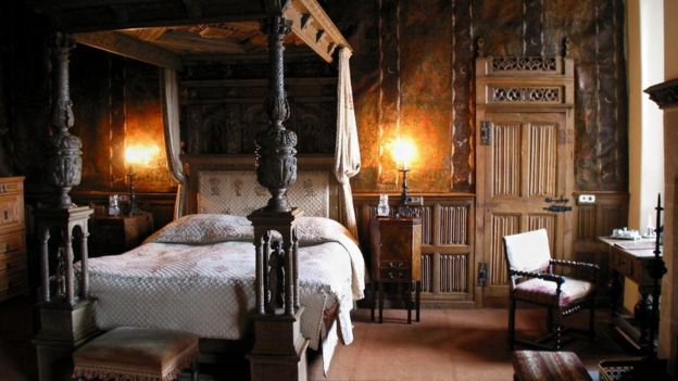 İngiltere'nin en eski yatağı, Gloucestershire bölgesindeki Berkeley şatosunda 15 kuşak boyunca kullanılıyor.