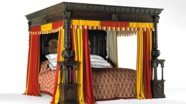 Shakespeare'in Onikinci Gece adlı oyununda adı geçen Ware'in Büyük Yatağı, Londra'daki Victoria & Albert Müzesi'nde sergileniyor.