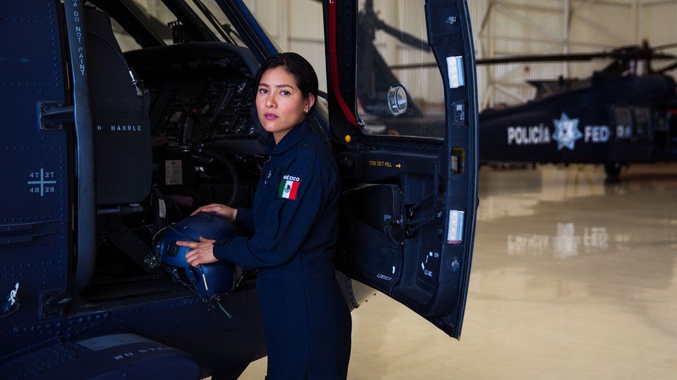 Meksika polis gücünden helikopter pilotu Berenice Torres.