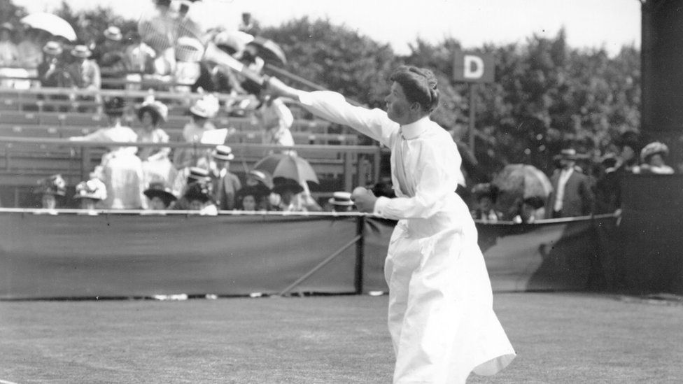 İlk kadın Olimpiyat şampiyonu İngiliz tenisçi Charlotte Cooper