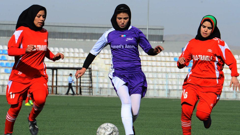 Afganistan'ın başkenti Kabil'deki kadın futbolcular