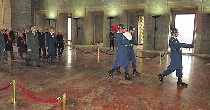 Anıtkabir içinde tören yürüyüşü 