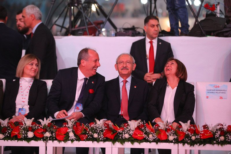  Kılıçdaroğlu ve İnce çiftinin samimi sohbetleri dikkatlerden kaçmadı.