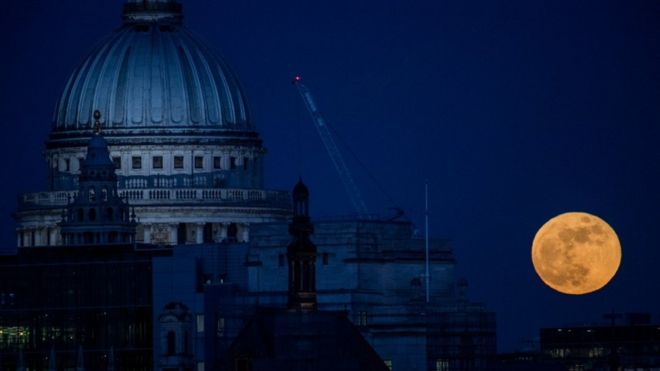 İngiltere'nin başkenti Londra'daki St. Paul's Katedrali'nde ise süper ayın kansız hali vardı. Tutulma İngiltere'den izlenemedi