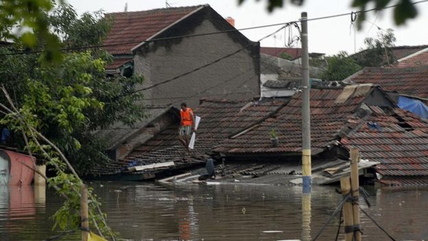 Kaçak kuyu kazılması Cakarta'yı sel felaketlerine karşı daha savunmasız hale getiriyor.