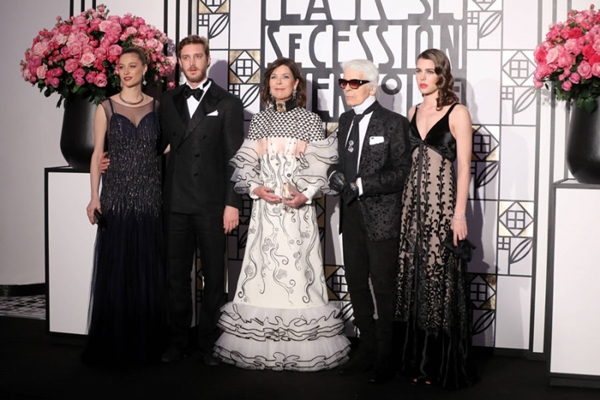 Charlotte Casiraghi ile Pierre Casiraghi, Beatrice Borromeo, Hanover Prensesi Caroline ve Karl Lagerfeld
