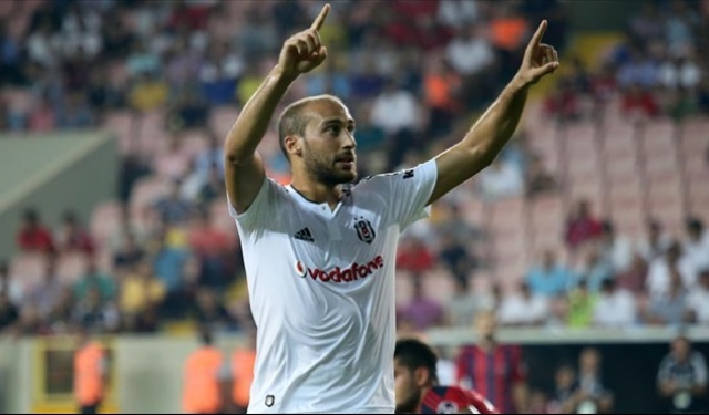 Beşiktaş'ın golcü isimlerinden Cenk Tosun sezonu hat-trick ile açtı. Mersin İdman Yurdu'na atılan 5 golün 3'üne imza atan Cenk Tosun, Süper Lig kariyerinde ilk kez hat-trick yaptı.