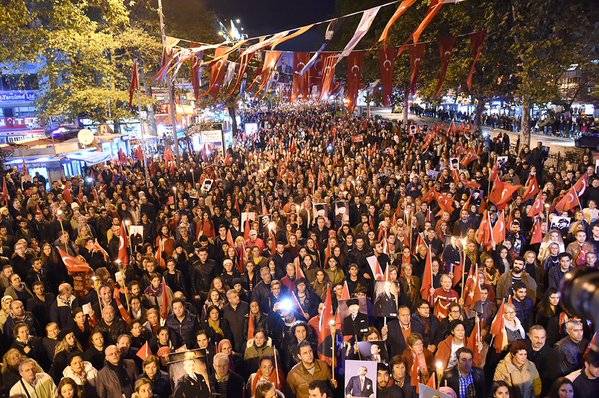 Büyük yürüyüşe binlerce İstanbullu katıldı