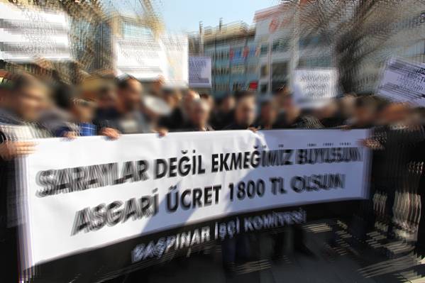 aralık 2014 yılında Gaziantepte bir grup işçinin bu protestosu ise dikkat çekmişti. Seçim öncesindenbu yana asgari ücret konusu tüm partiler için ele alınan bir konuydu