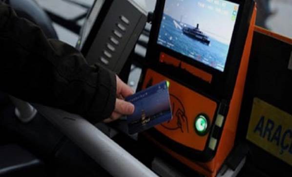 İstanbul Büyükşehir Belediye (İBB) Meclisi, toplu ulaşımda kullanılan İstanbulkart'ın alışveriş ve diğer şehircilik uygulamalarında da kullanılabilecek nakit para kartına dönüştürülmesine onay verdi.