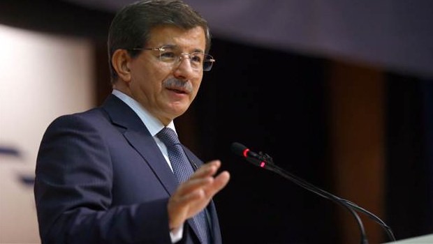 Başbakan Ahmet Davutoğlu, çalışma ziyareti kapsamında yapacağı Ukrayna ziyareti öncesi basın mensuplarının sorularını uçakta yanıtladı.