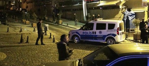 Başbakan Ahmet Davutoğlu'nun ziyaret edeceği Mardin'de geçiş güzergahlarından biri olan Cumhuriyet Meydanı'nda gece şiddetli patlama meydana geldi.