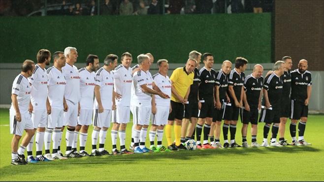 Beşiktaş Kulübü'nün yenilenen Fulya Hakkı Yeten Tesisleri için tören düzenlendi. Fulya'daki tesislerde gerçekleştirilen törene Beşiktaş Kulübü Başkanı Fikret Orman'ın yanı sıra ikinci başkan Ahmet Nur Çebi, yönetim kurulu üyeleri Deniz Atalay, Ahmet Ürkmezgil, Erdal Torunoğulları, Hakan Özköse, Emre Kocadağ, İstanbul Gençlik Hizmetleri ve Spor İl Müdürü İbrahim İlhami Koç, siyah-beyazlı futbol takımının eski teknik direktörleri ve futbolcuları ile davetliler katıldı.