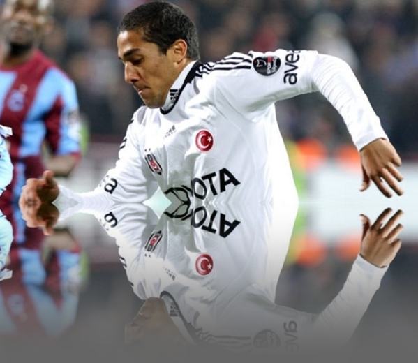Beşiktaş'a transferi bilinmezliklerle dolu olan Julio Alves yıllar sonra açıklamalarsa bulundu.