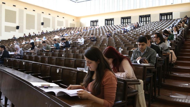 ÖSYM, 13 Mart 2016 Pazar günü yapılacak Yükseköğretime Geçiş Sınavı'na (YGS), Şırnak ilinde girmek için başvuruda bulunan adayların, Gaziantep merkez, Gaziantep Nizip, Batman ve Siirt sınav merkezlerinden birinde sınava alınacağını bildirdi.