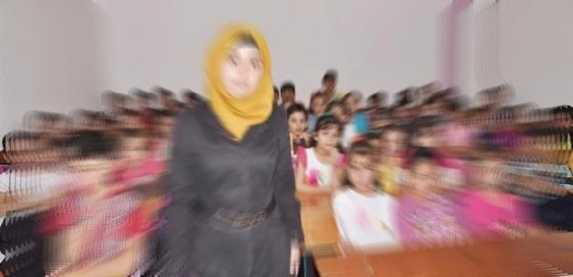 Hükümet, Türkiye’de sayıları 2.5 milyonu geçen Suriyelilere 100 yeni okul yapmak için harekete geçti.