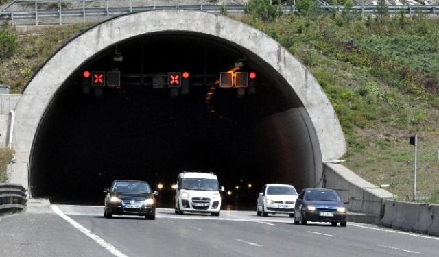 Tünel çift yönlü ulaşıma kapandı